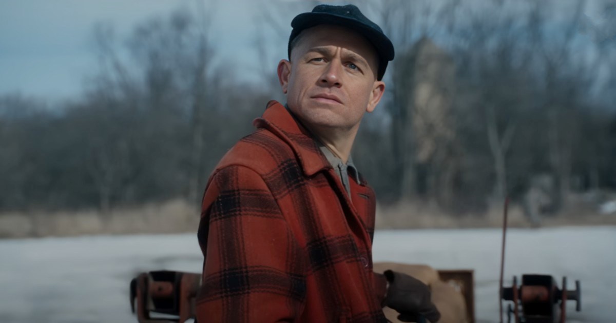 Vraća se Netflixov Monster: Charlie Hunnam je jezivi ubojica Ed Gein u novom traileru