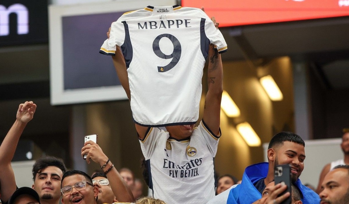 Prošla je ponoć, a Mbappe je i dalje igrač PSG-a. Evo zašto je to ključno