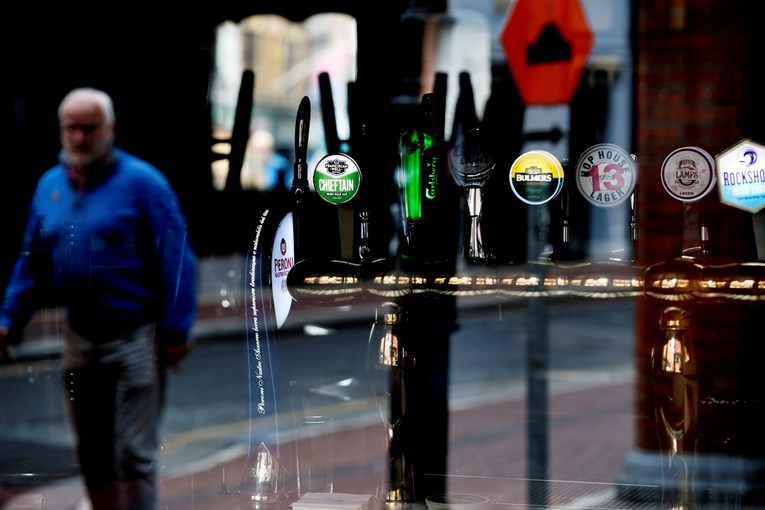 Irska ipak neće otvoriti pubove, uvodi još strože mjere