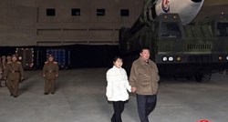 FOTO Kim Jong-un prvi put u javnosti s kćeri