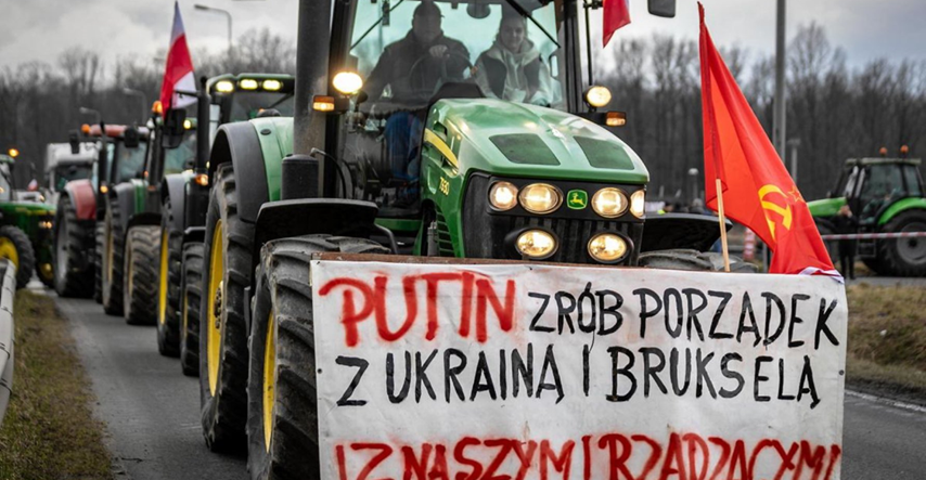 Prosvjed poljskih farmera. Sovjetska zastava i poruka: Putine, uvedi reda u Ukrajinu
