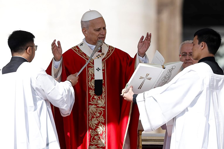 SAD se poziva na vjeru i kršćanstvo. Papa: Vaše su ruke pune krvi