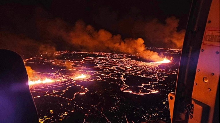 VIDEO Širi se erupcija, vatrena linija duga 4 km. Reykjaviku prijeti zagađenje plinom