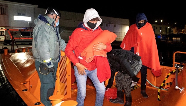 Brodolom na obali Libije, poginulo najmanje 74 migranata