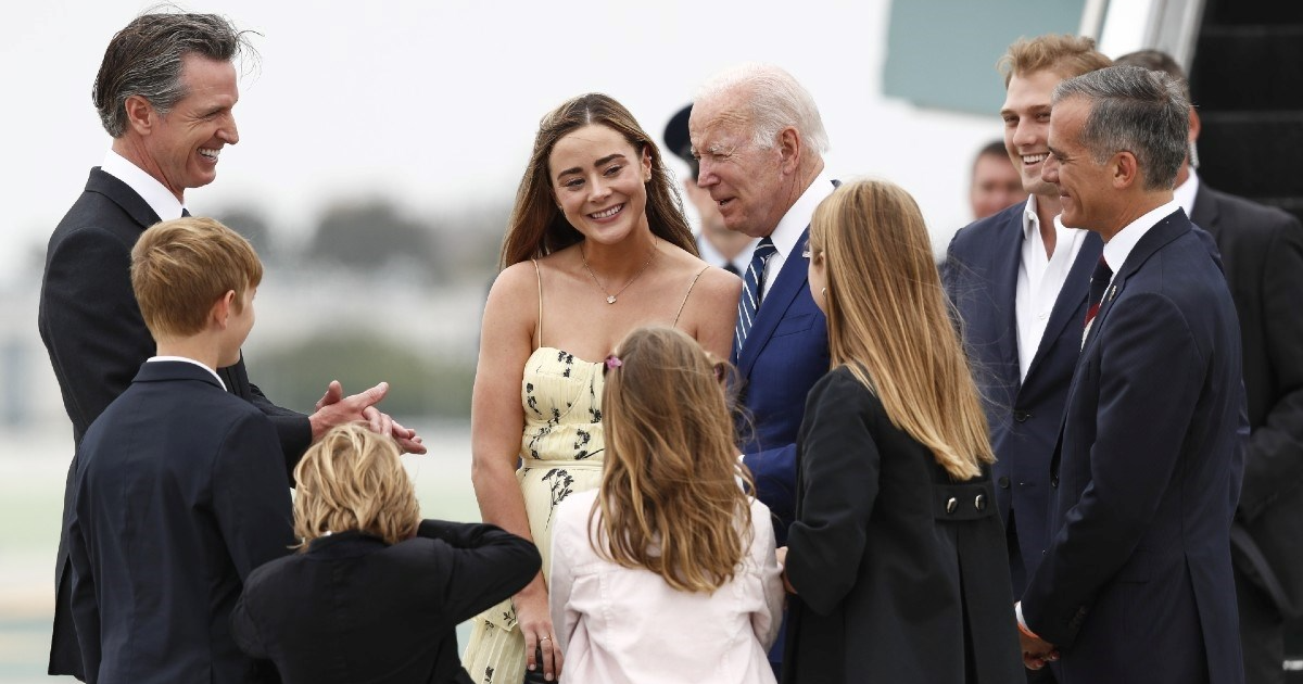 Bidenovoj unuci omogućeno je što nijednoj u povijesti nije. Udaje se u Bijeloj kući