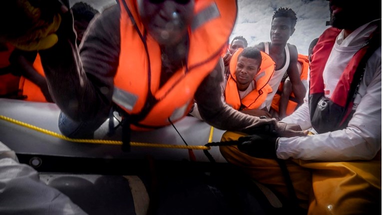 Preko 70 ljudi nestalo u potonuću broda u Nigeriji