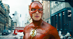 Ezra Miller možda je kompletno lud, ali The Flash je odličan