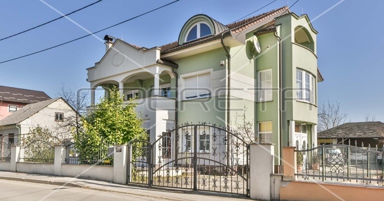 Kuća u blizini Zagreba od 337 m2 prodaje se za 360.000 eura. Pogledajte fotke