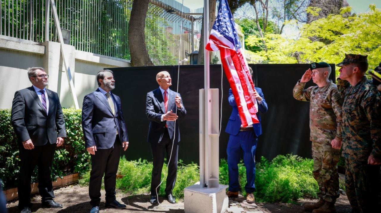 Podignuta američka zastava na rezidenciji u Damasku