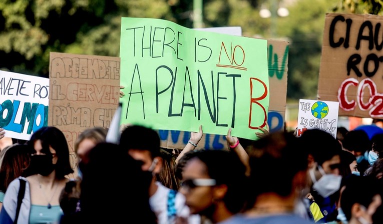 Mladi klimatski aktivisti prvi put tijekom pandemije izašli na ulice