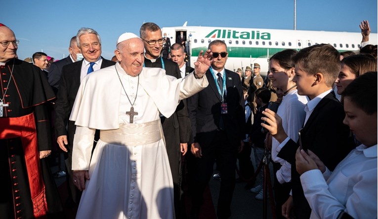 Papa Franjo stigao u Budimpeštu, susrest će se s Orbanom