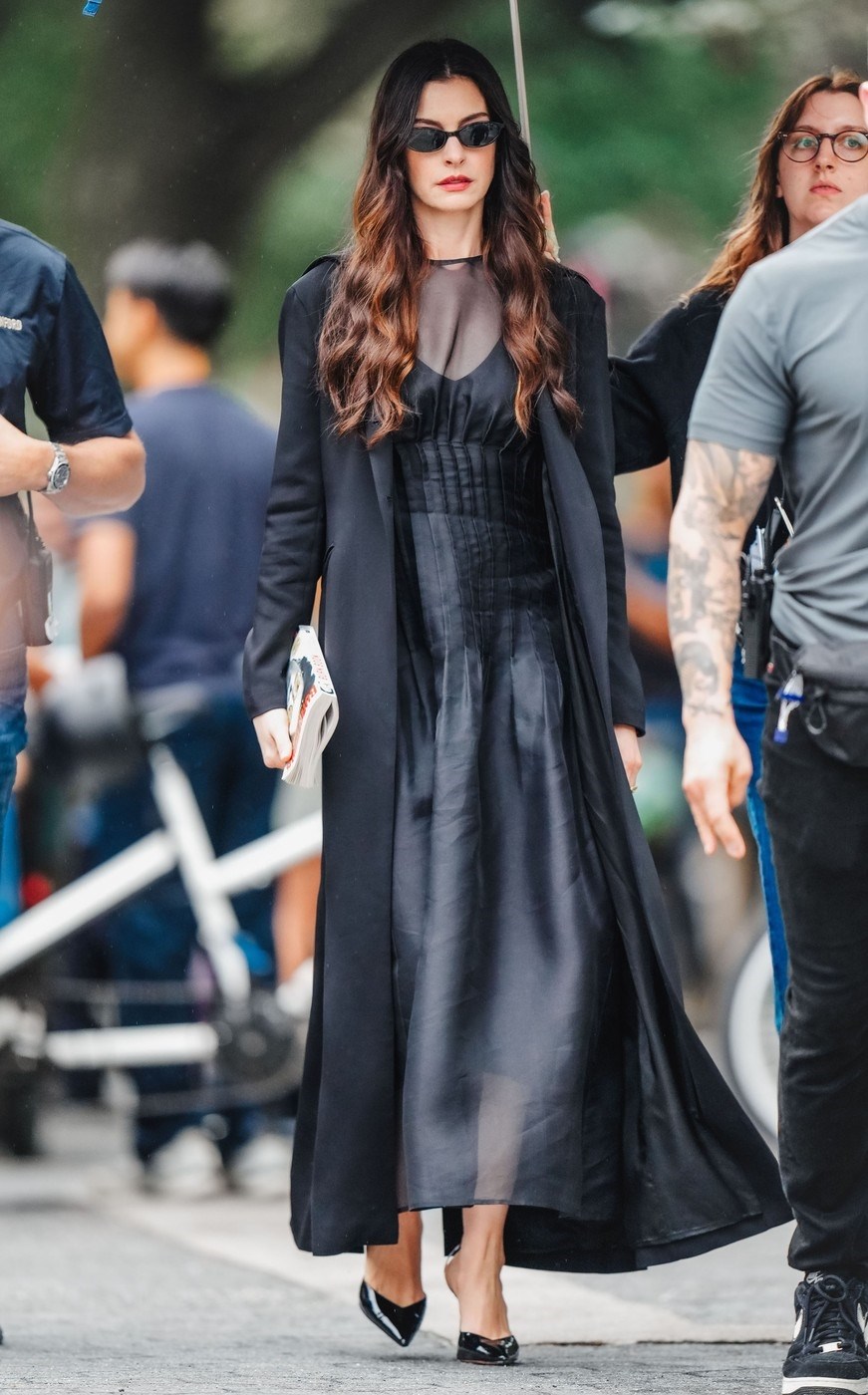 Ne možemo prestati gledati u haljinu kakvu nosi Anne Hathaway