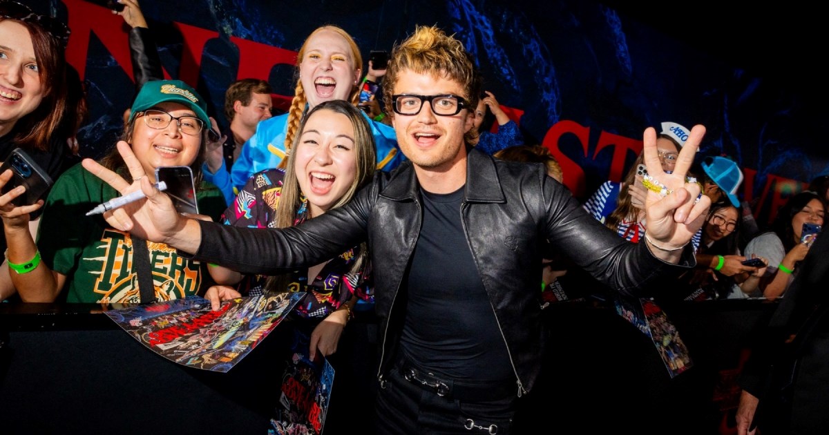 Znate ga kao Stevea Harringtona, pjeva viralni hit na TikToku. Tko je Joe Keery?