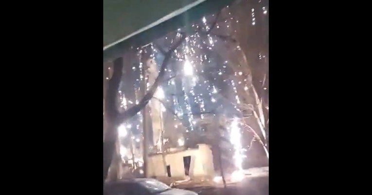 VIDEO Rusi napadaju Ukrajince termitnom kišom. Ona topi ljudsko meso i proždire beton