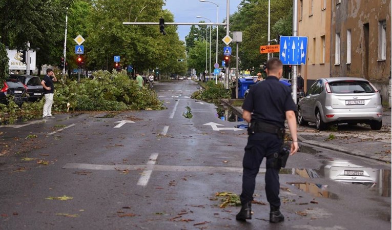 U Zagrebu preko 700 poziva hitnim službama, ima i dojava o ozlijeđenima