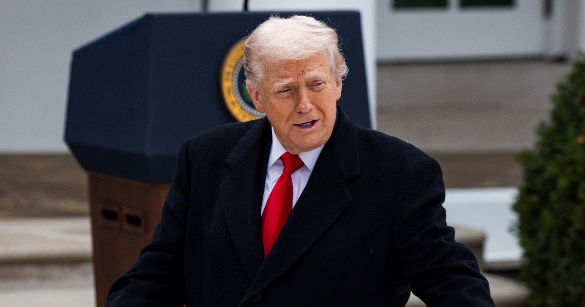 Trump tvrdi da ukida sve Bidenove dokumente potpisane autopenom