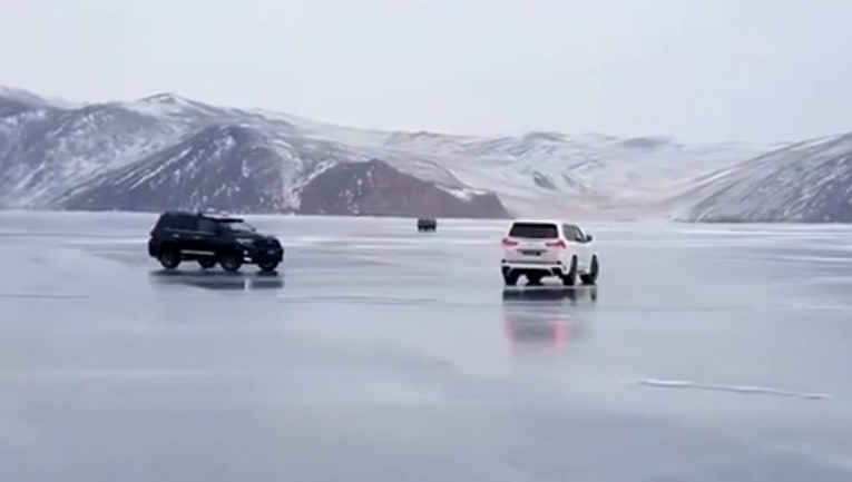 VIDEO Dva Rusa driftala zaleđenim jezerom, nije dobro završilo