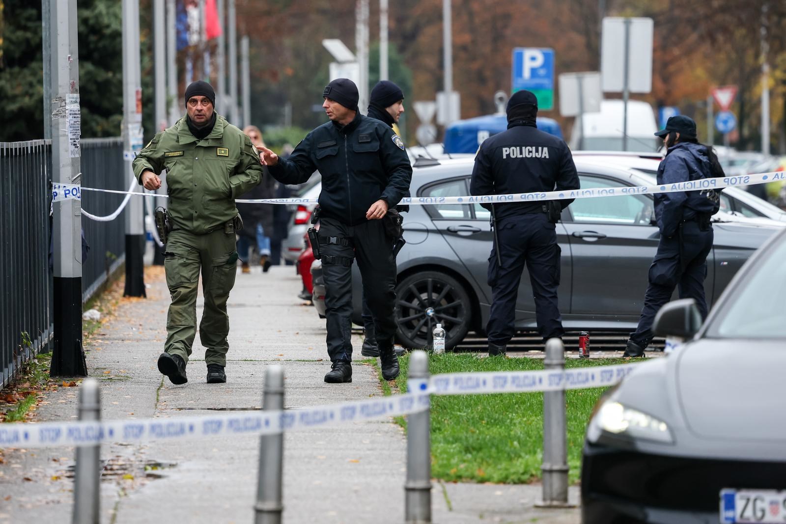 VIDEO I FOTO Počeo očevid Vjesnika, stiglo puno policajaca