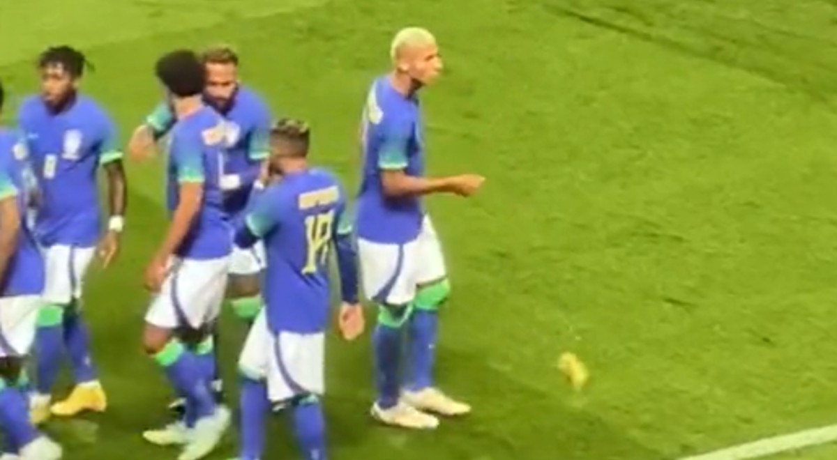 Richarlison poslao antirasističku poruku, zabio gol pa mu bacili bananu