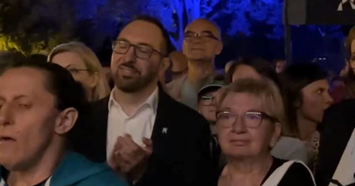 Tomašević izveo mamu na koncert posvećen Gabi, Arsenu i Matiji