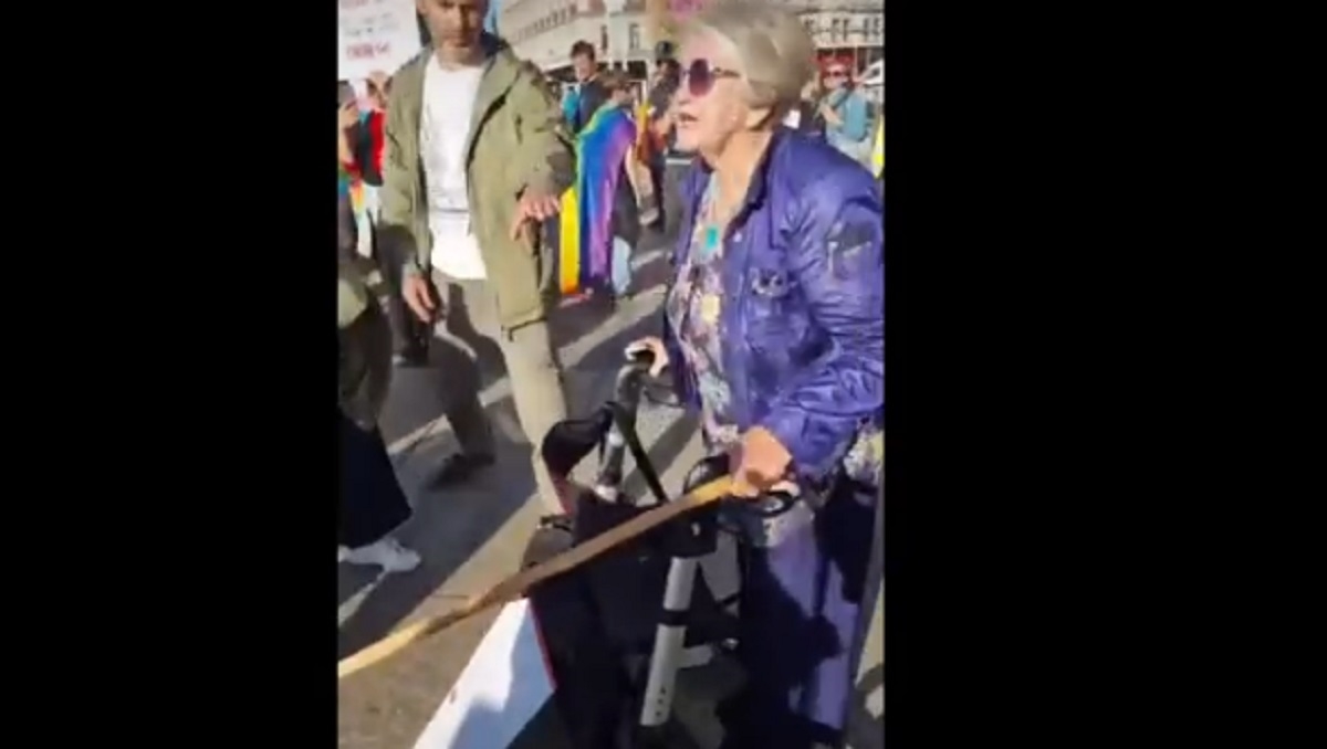 VIDEO Incident Pernara i prosvjednika protiv klečavaca na rubu fizičkog sukoba