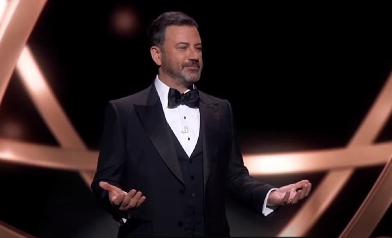 Voditelj Emmyja razbjesnio ljude jednom šalom: "Odvratan si"