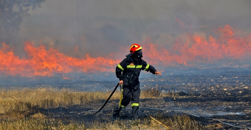 Požar bjesni najpoznatijim turskim ljetovalištem, širi se prema kućama