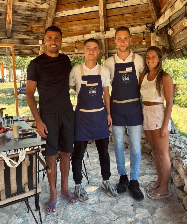 Kapetan španjolske reprezentacije s djevojkom Laurom odmara u hrvatskom susjedstvu