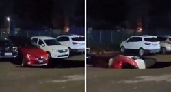 VIDEO Golema rupa u Rimu progutala dva auta, pogledajte