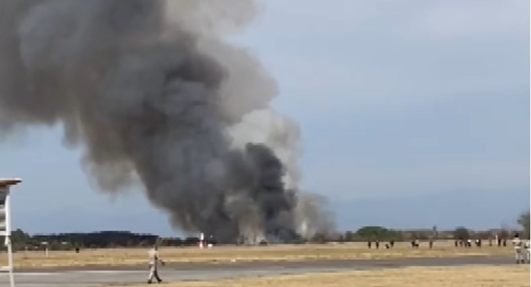 VIDEO U Bugarskoj se srušio vojni avion za obuku pilota. "Izvodio je složene manevre"