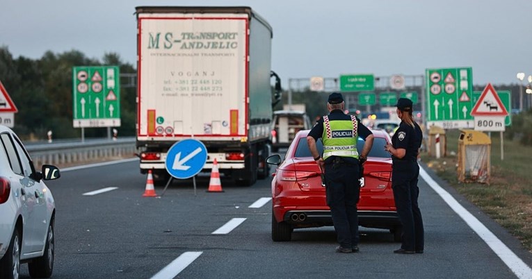 Policajka na motoru udarila pješaka na A3, poginuo je