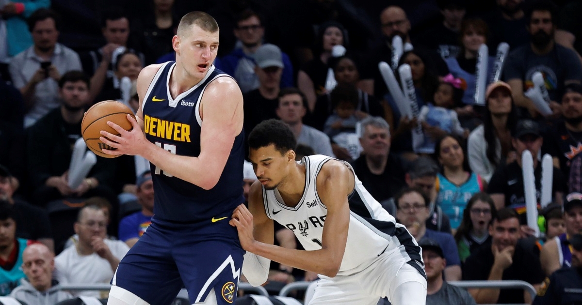 Bizaran NBA dvoboj. Igrači tražili put po dvorani, komentator prenosio meč mobitelom