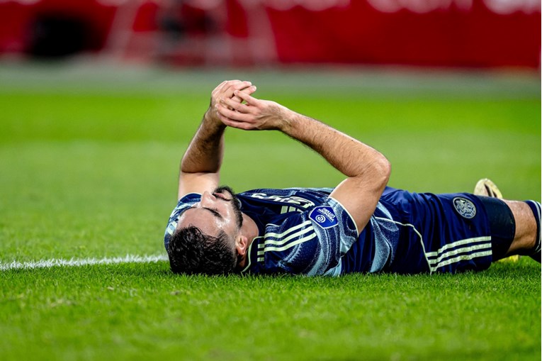 Navijači Ajaxa žestoko udarili na Šutala nakon debakla: Mora napustiti klub