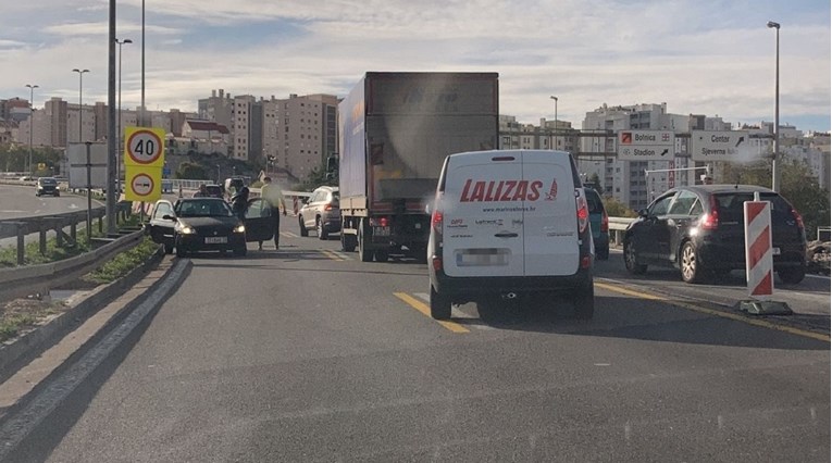 Sudar auta i kamiona u Splitu, jedan ozlijeđen