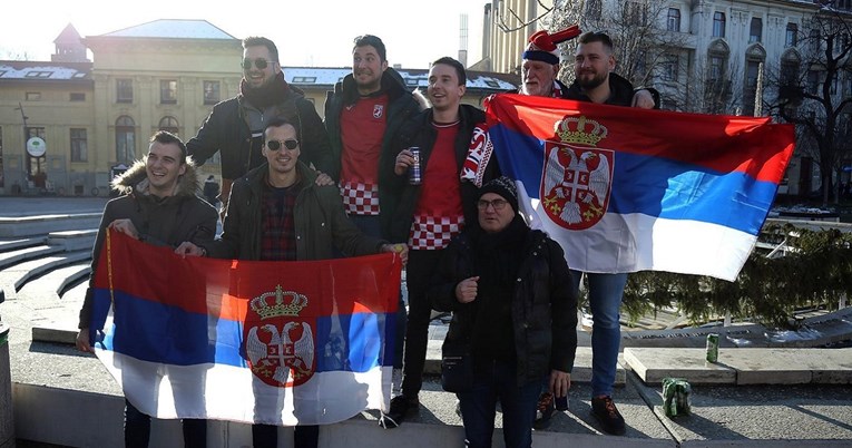 Hrvatski i srpski navijači skupa čekaju utakmicu: "Bježite, ljudi, bježite iz grada"