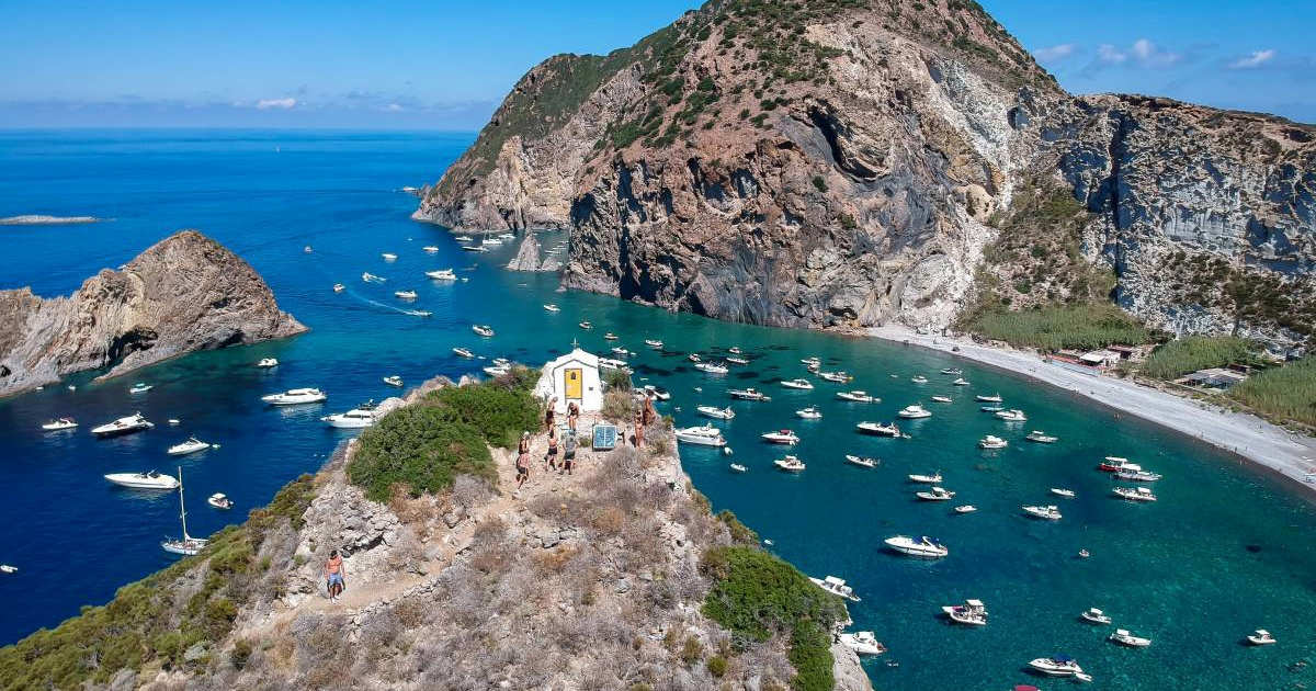 Talijanski otok bez struje i interneta zovu rajem na zemlji. Noćenje stoji 150 eura