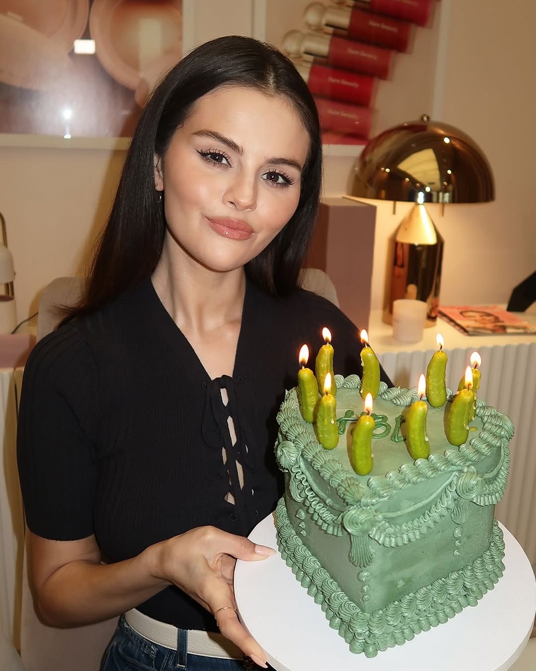 Selena Gomez podijelila fotku iz ureda, pažnju privukla lampa