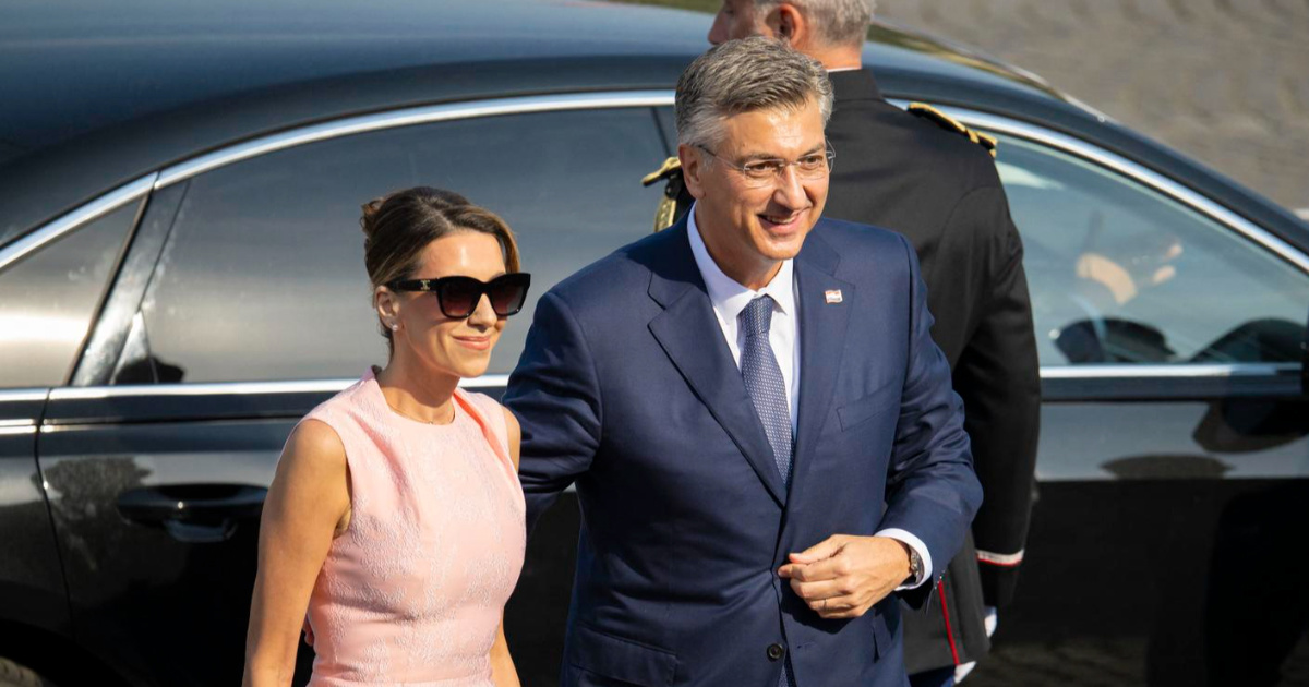 Ana Maslać Plenković u Parizu nosila elegantnu ružičastu haljinu od 2000 eura