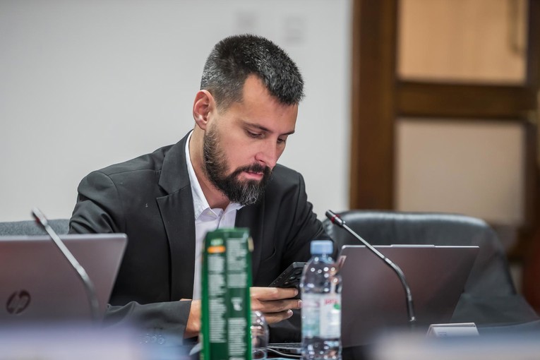 Podignuta optužnica protiv Ivoševića. "U kasne sate neovlašteno pristupao dokumentima"