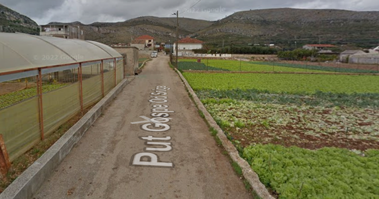 Roditelji u Dalmaciji dali sinu (7) mini motocikl. On se njime zabio u traktor