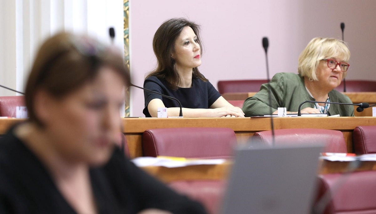 Oporba za pravo na pobačaj u svim ovlaštenim zdravstvenim ustanovama