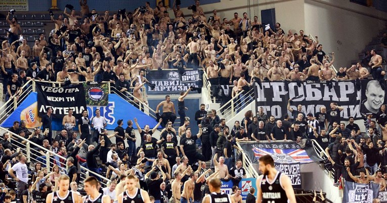 Partizan poništio godišnju navijaču zbog transparenta protiv Vučića, on objavio mail