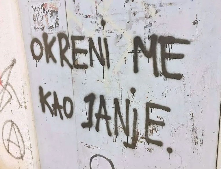 "Ovdje vlada poseban tip romantike": Grafit u Dalmaciji nasmijao ekipu na Fejsu