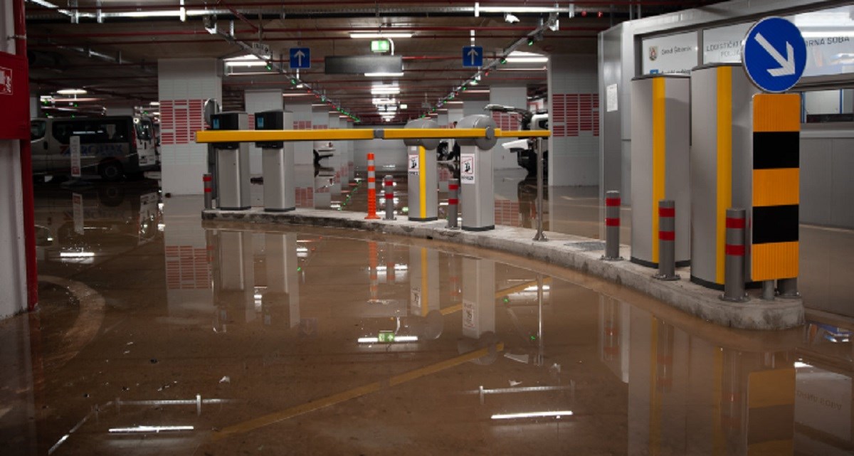 FOTO Ovako izgleda parking od 60 milijuna kuna u Šibeniku nakon 10 minuta pljuska