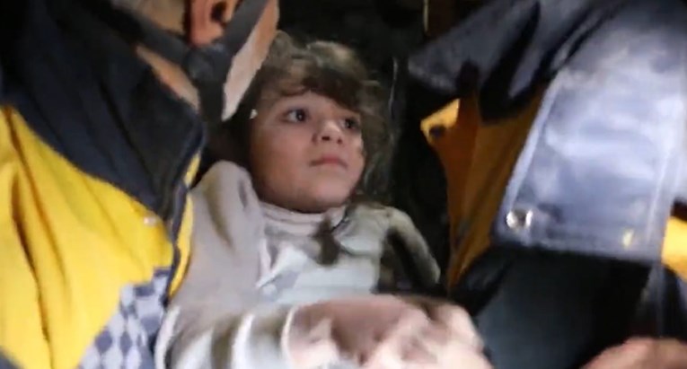 VIDEO Sirijska djevojčica spašena nakon 40 sati pod ruševinama