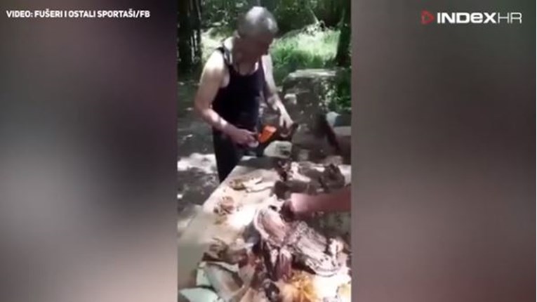VIDEO Hit na Facebooku: Pogledajte čime ova ekipa u Dalmaciji siječe janjetinu