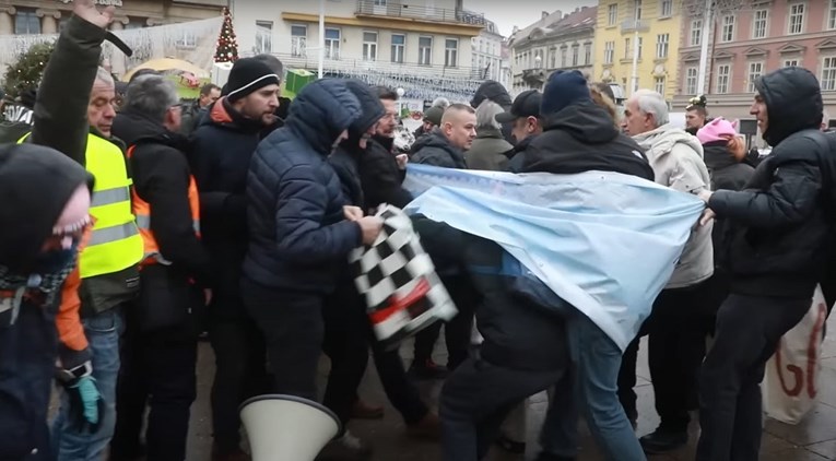 Pogledajte novu snimku obračuna klečavaca i prosvjednika