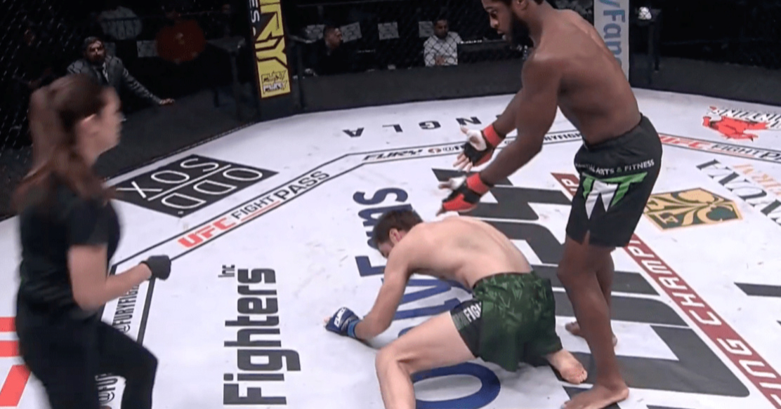 MMA borac sam prekinuo meč da zaštiti nokautiranog protivnika