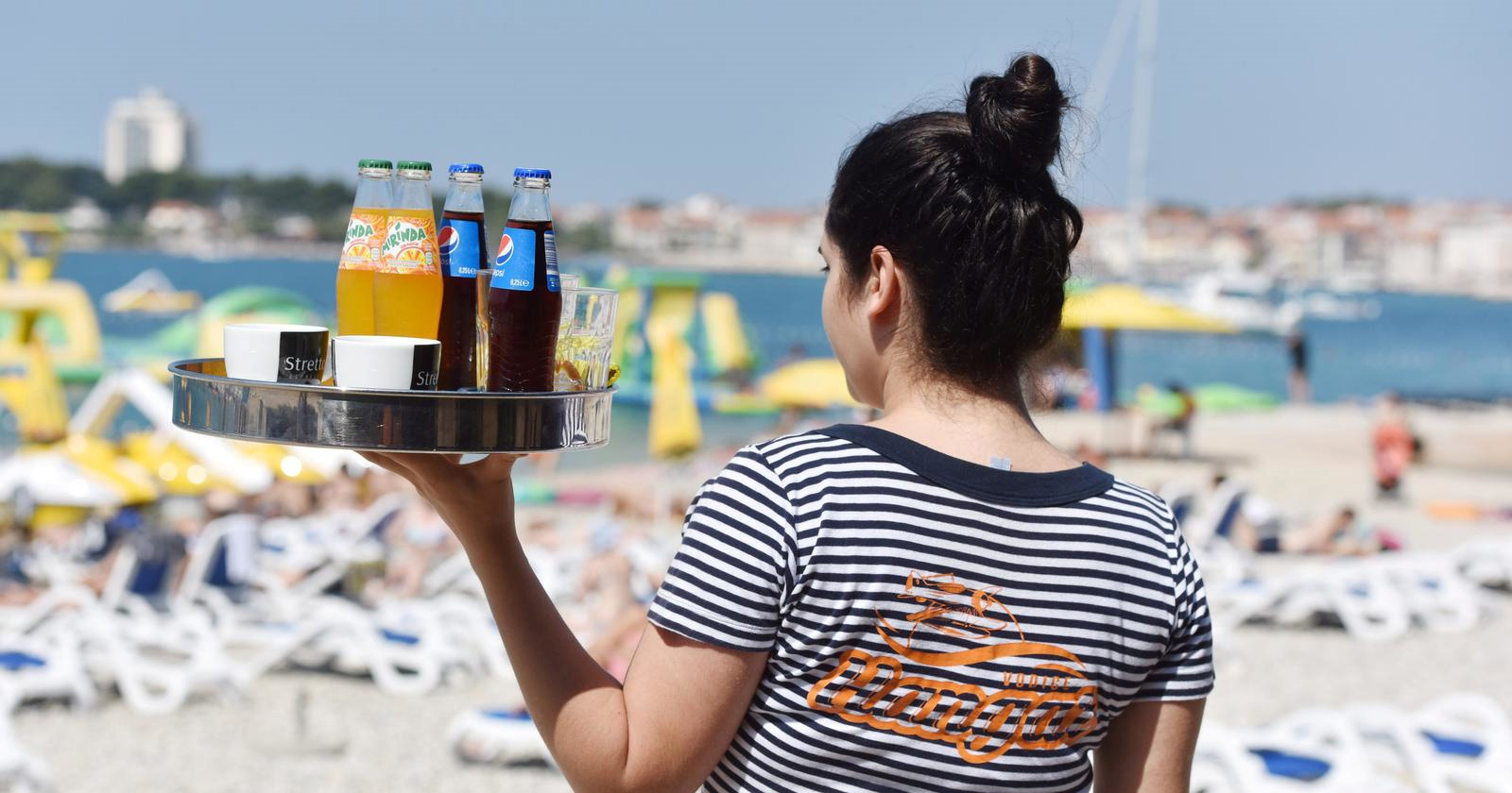 Hrvatica (27) koja radi kao konobarica: "Dva puta sam dobila sam otkaz zbog izgleda"