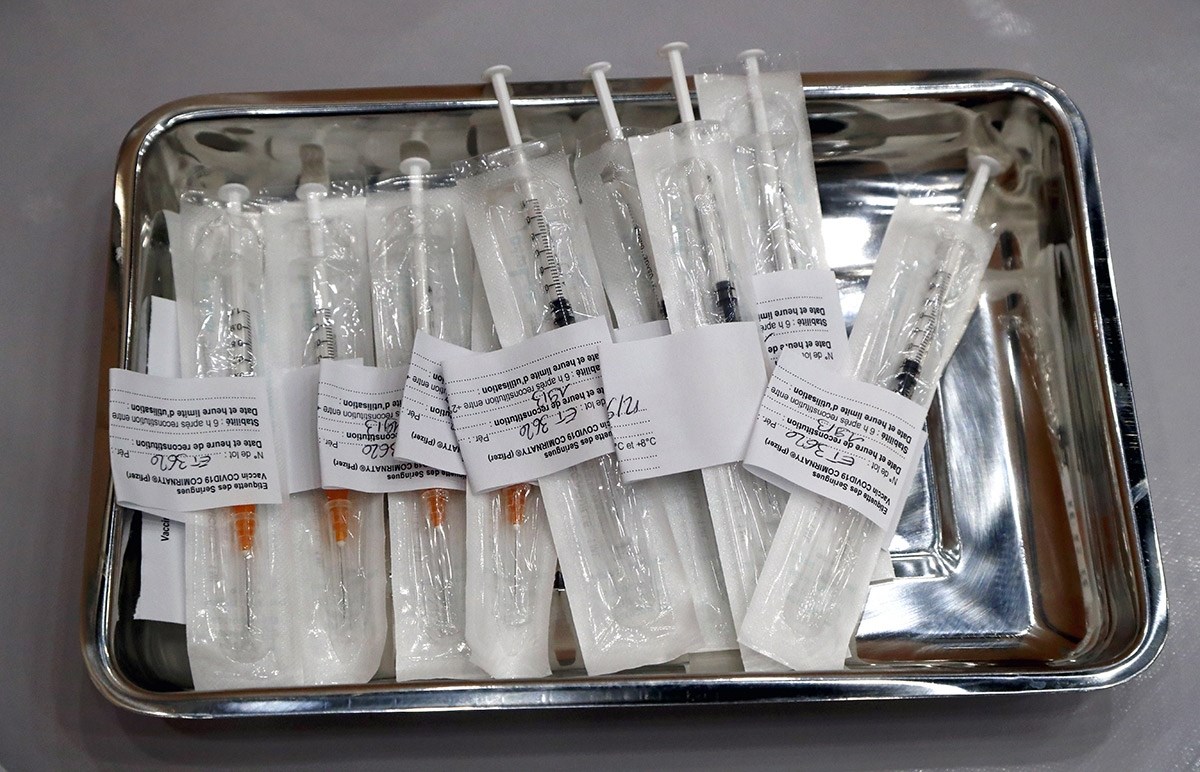 Tri nova slučaja krvnih ugrušaka nakon cijepljenja AstraZenecom u Francuskoj